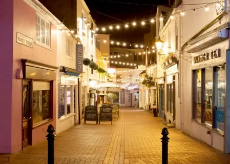 Late Night Shopping in Brighton: Where the City Shines After Dark